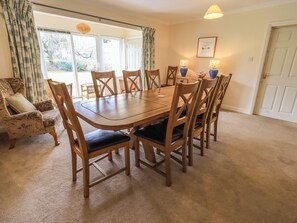 Cottage | Dining