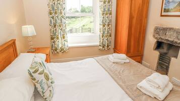 Cottage | 3 bedrooms, individually decorated, individually furnished, free WiFi