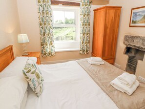 Cottage | 3 bedrooms, individually decorated, individually furnished, free WiFi - Goswick Hall (Grange-over-Sands)