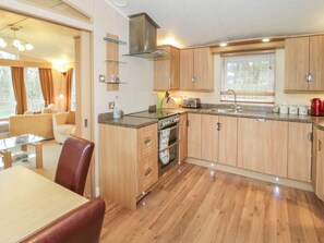 Cottage | Private kitchen | Fridge, dishwasher, electric kettle, toaster - Banadlen Lodge (Brynteg)