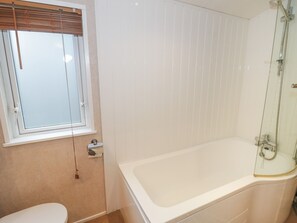 Cottage | Bathroom | Shower - Banadlen Lodge (Brynteg)