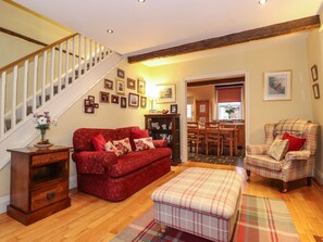Cottage | Living area | Video-game console, DVD player - Charlottes Cottage (Windermere)