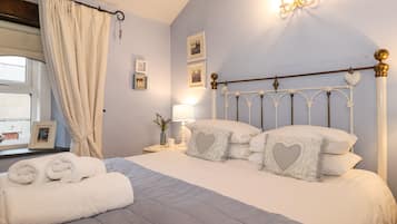 Cottage | 3 bedrooms, individually decorated, individually furnished, free WiFi