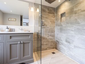 Cottage | Phòng tắm | Buồng tắm vòi sen 