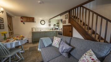 Cottage | Living area | Fireplace