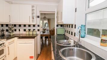 Cottage | Private kitchen | Fridge, dishwasher, cookware/dishes/utensils