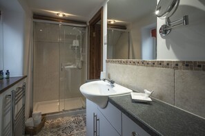 Shower - Wavering (Axbridge)