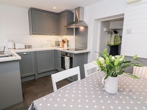 Cottage | Private kitchen | Fridge, microwave, dishwasher, toaster - Miners Cottage (Penzance)