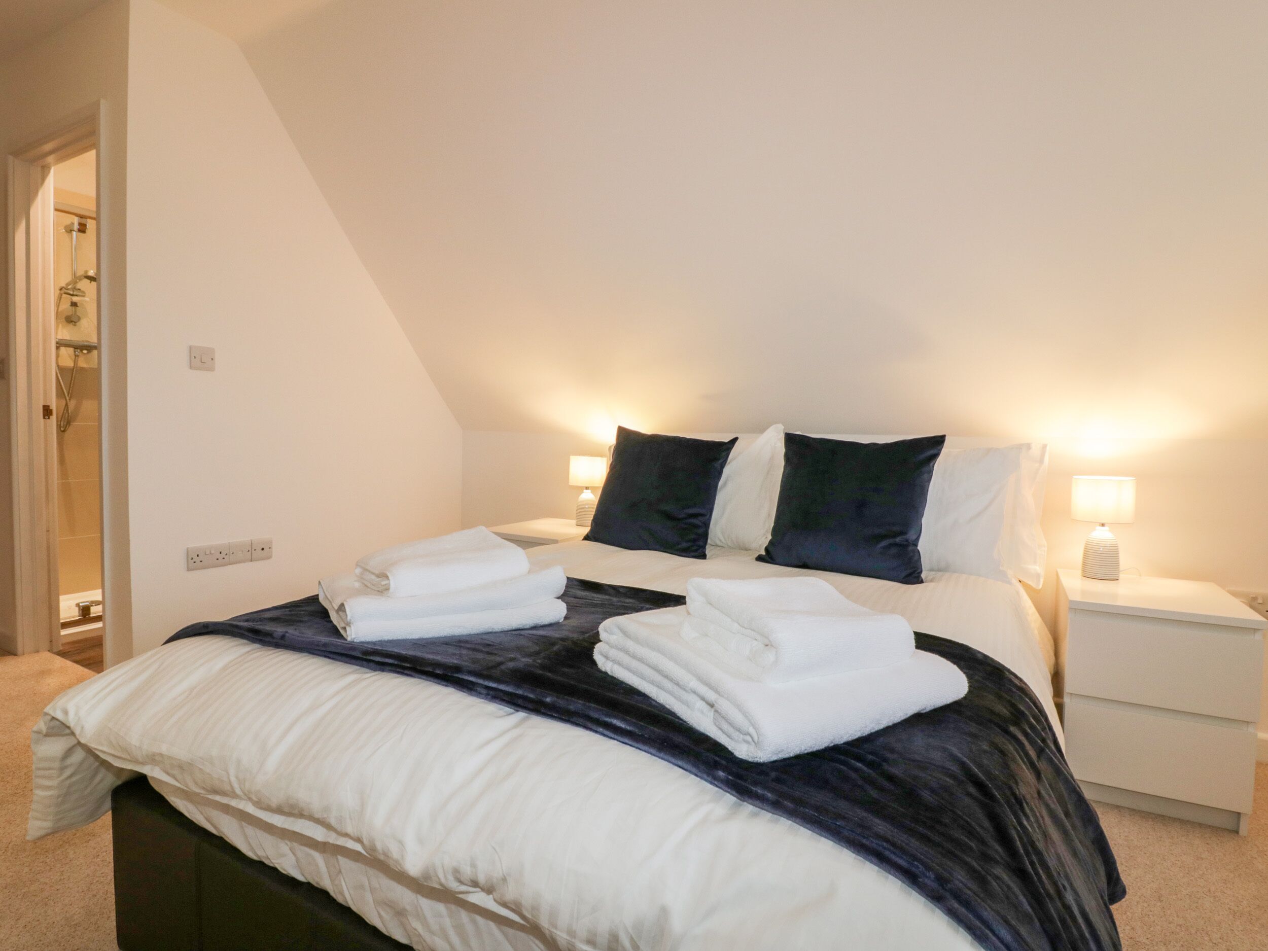 Cottage | 3 bedrooms, WiFi (free), individually decorated, individually furnished