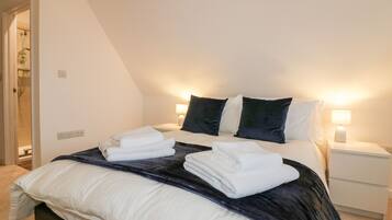 Cottage | 3 bedrooms, WiFi (free), individually decorated, individually furnished