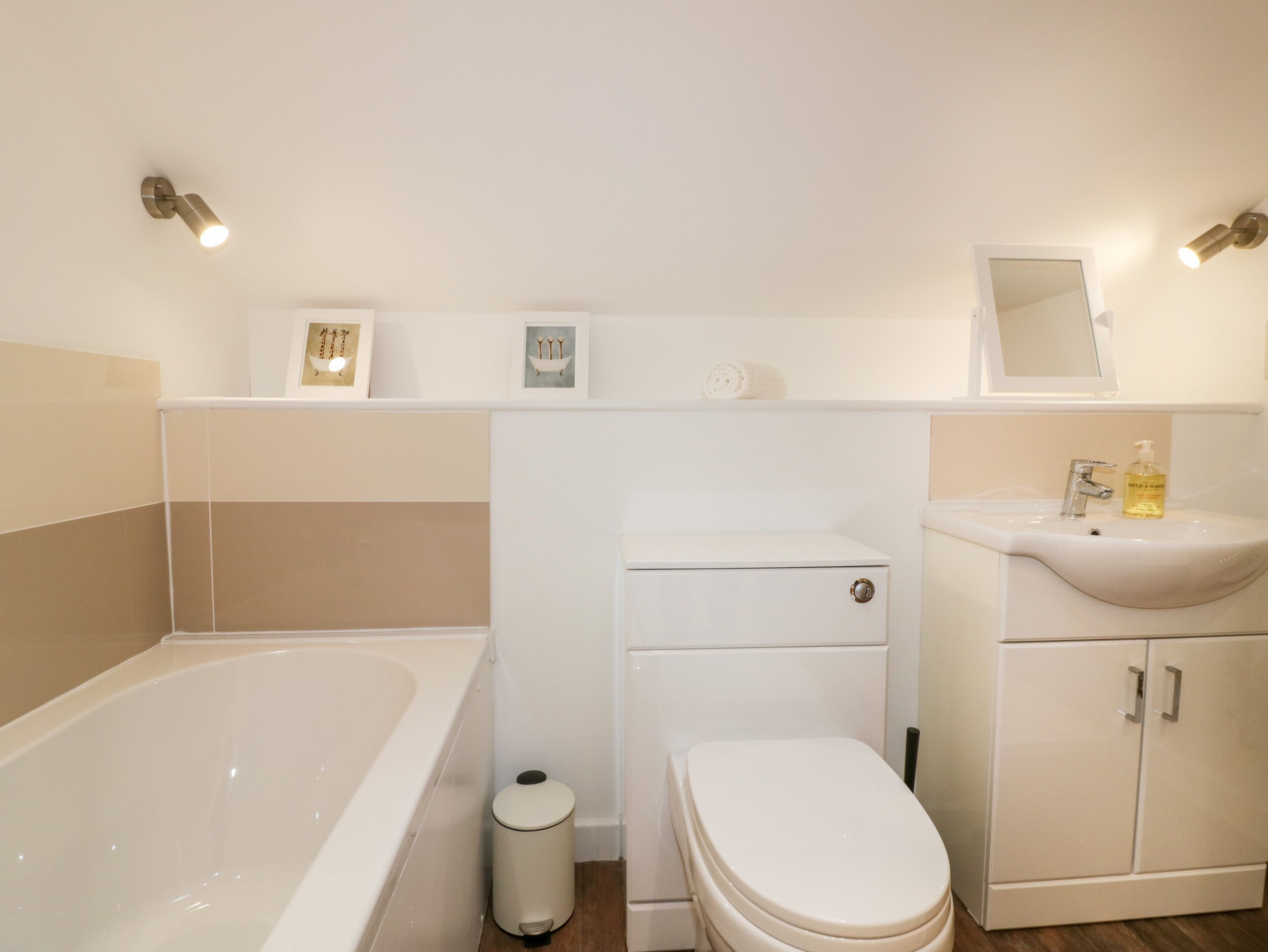Cottage | Bathroom | Shower