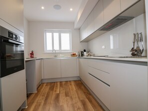 Casa de campo | Cozinha privada | Geladeira, lava-louças, talheres/pratos/utensílios de cozinha