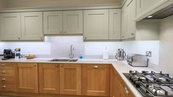 Casa de campo | Cocina privada | Frigorífico, lavavajillas y utensilios de cocina