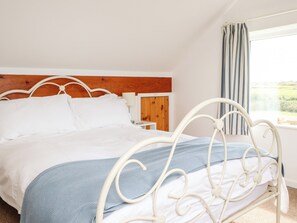 Cottage | 4 bedrooms, individually decorated, individually furnished, free WiFi - Cerrig (Holyhead)