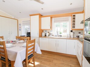 Ferienhaus | Eigene Küche | Kühlschrank, Geschirrspüler, Wasserkocher, Toaster