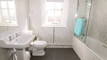 Cottage | Bathroom | Shower