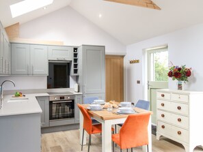 Casa de campo | Cocina privada | Refrigerador y utensilios de cocina 