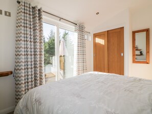 Cottage | 2 bedrooms, individually decorated, individually furnished, free WiFi