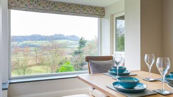 Cottage | Dining