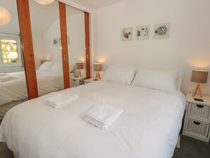 Cottage | 2 bedrooms, individually decorated, individually furnished, free WiFi - George Cottage (Dartmouth)