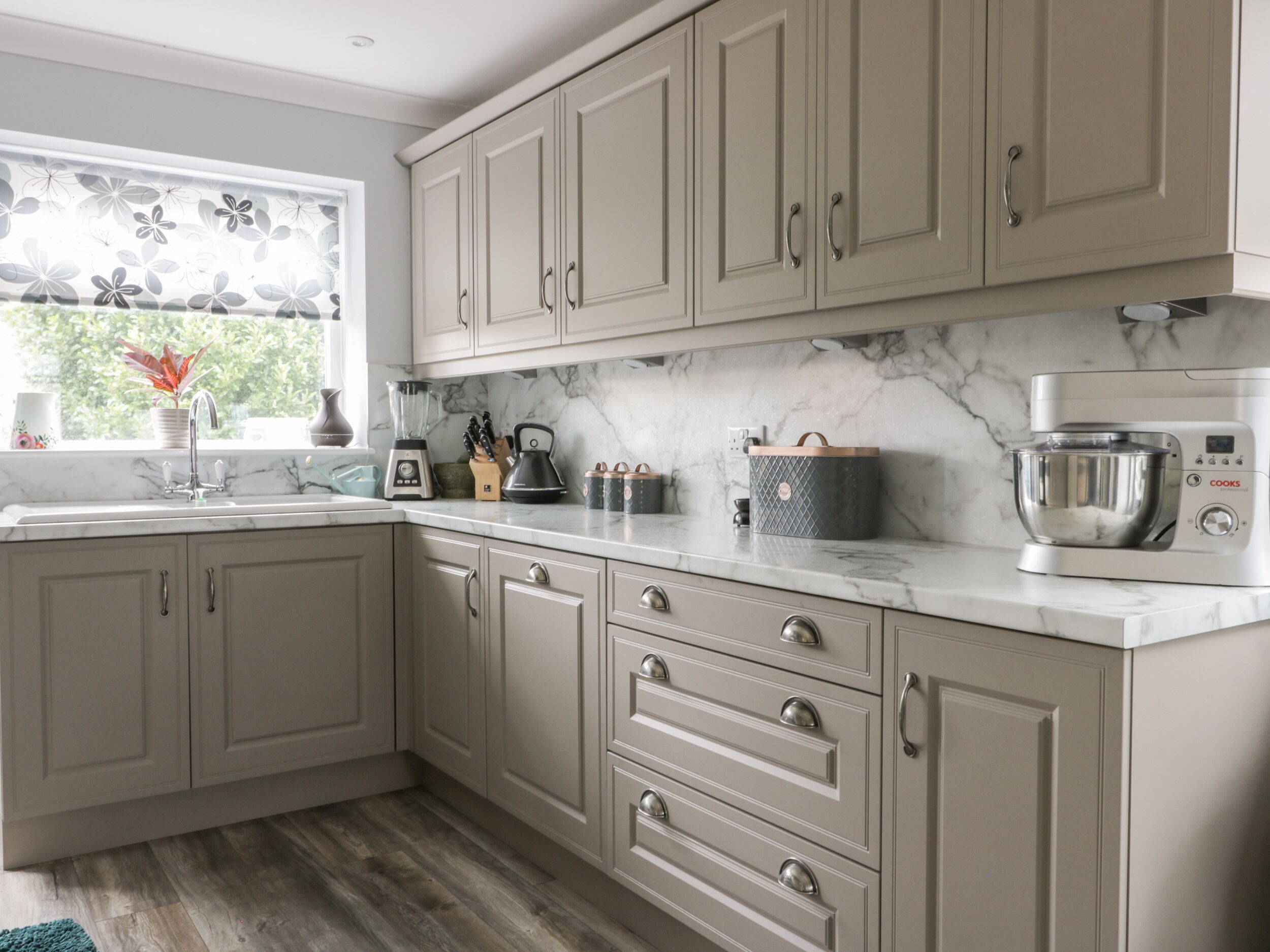 Cottage | Private kitchen | Fridge, dishwasher, electric kettle, toaster