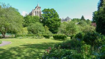 Cottage | Property grounds