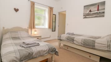 Cottage | 2 bedrooms, individually decorated, individually furnished, free WiFi