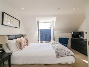 Cottage | Interior - Castle Cove View (Weymouth)