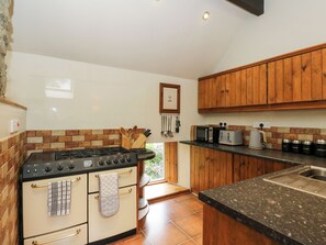 Feriehus | Privat køkken | Køleskab, elkedel, brødrister, køkkentøj/tallerkener/redskaber