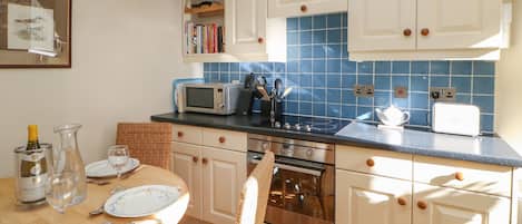 코티지 | 전용 주방 | 냉장고, 식기 세척기, 전기 주전자, 조리 도구/접시/주방 기구