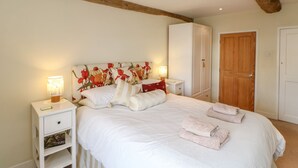 A bedroom with a bed, bedside lamps, a wardrobe, and a door. - Demonicus (Leyburn)