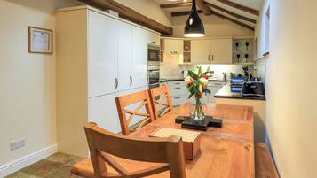 Cottage | Dining