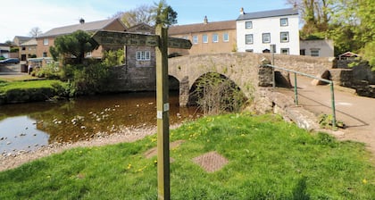 3 Eden Lodge