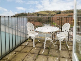 Cottage | Balcony