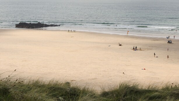 A beach with a sandy shore, waves, and a few people. - Miles Retreat (Hayle)