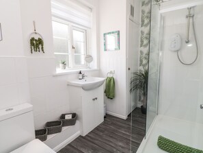 Cottage | Bathroom | Shower