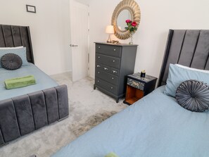 Cottage | 2 bedrooms, individually decorated, individually furnished, free WiFi