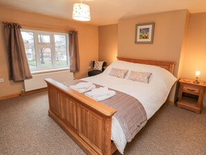 Cottage | 2 bedrooms, individually decorated, individually furnished, free WiFi