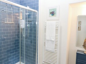 Cottage | Bathroom | Shower
