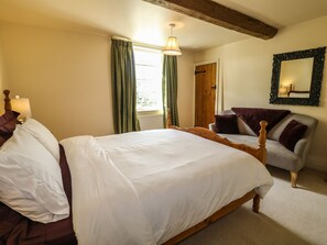Cottage | 5 bedrooms, individually decorated, individually furnished, free WiFi - Mill Farm - The Farmhouse (Derby)