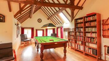 Cottage | Game room