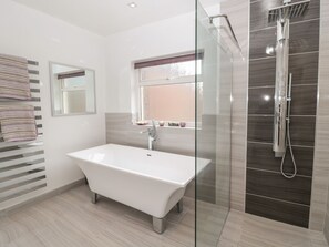 Cottage | Bathroom - 1A Chantry Place (Morpeth)