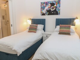 Cottage | 2 bedrooms, individually decorated, individually furnished, free WiFi
