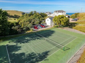 Cottage | Sport court - 2 Garden Apartment (Kingsbridge)