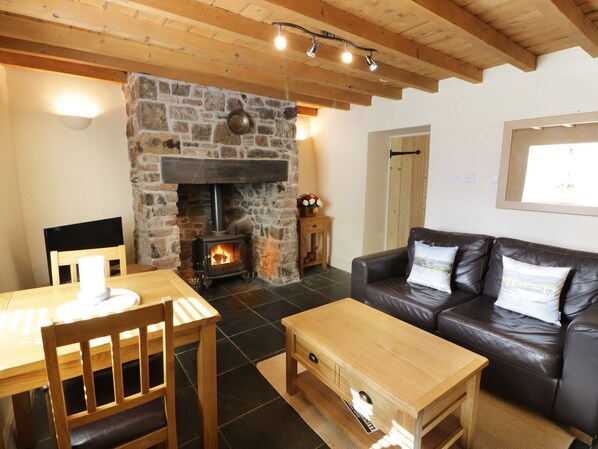 Cottage | Living room - Menai Cottage (Llanfairpwllgwyngyll)