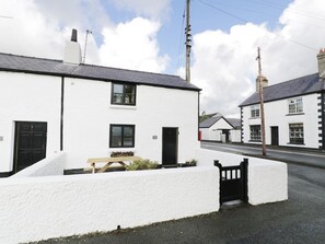 Exterior - Menai Cottage (Llanfairpwllgwyngyll)