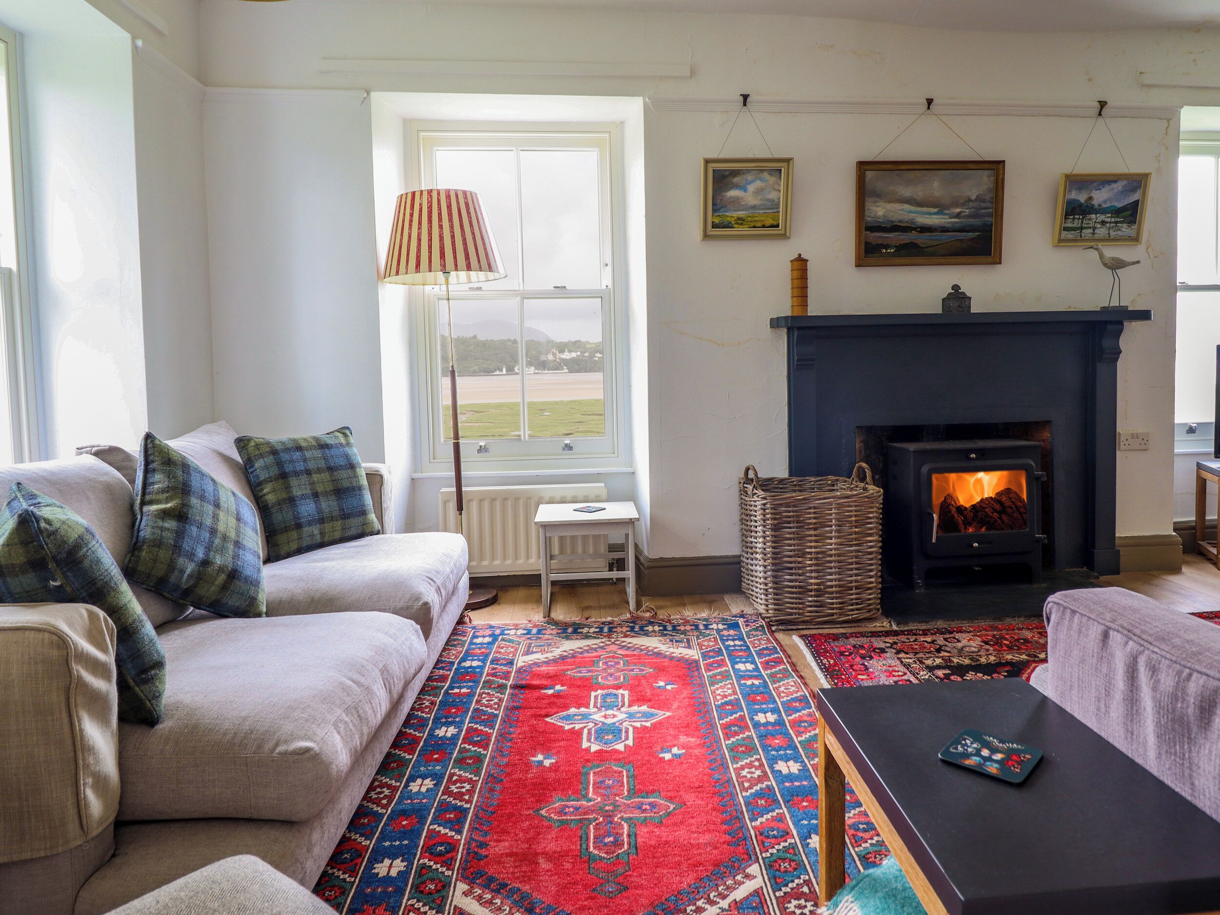 Cottage | Living area | Fireplace