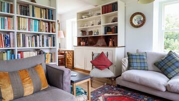 Cottage | Living area