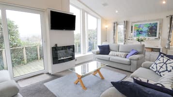 Cottage | Living area | TV