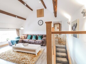 Cottage | Living area - Fields Farm (Stoke-on-Trent)